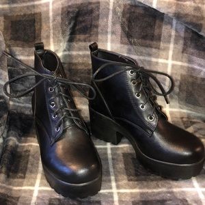 X2b platform black combat boot heels size 8